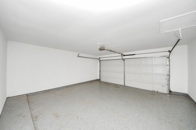 Building Photo - 18178 Woodsdale Ct