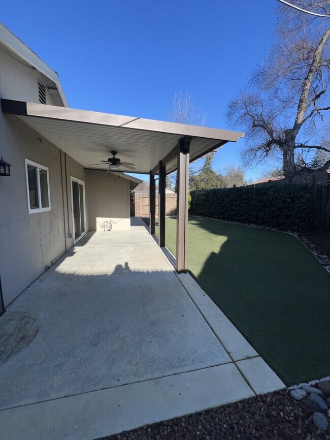 Building Photo - 5535 Skyridge Dr