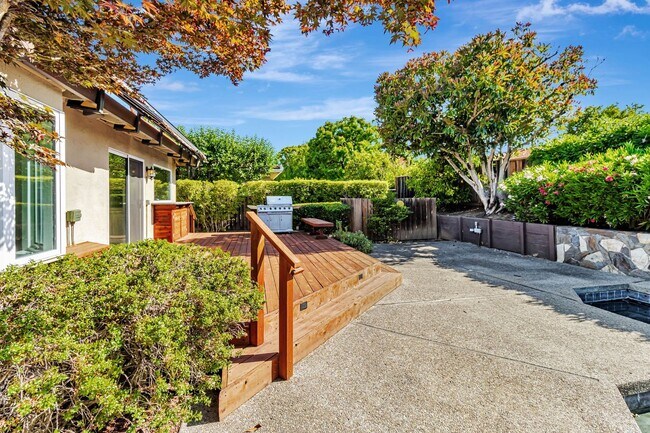 Building Photo - Spacious Saratoga Home with Great Outdoor ...