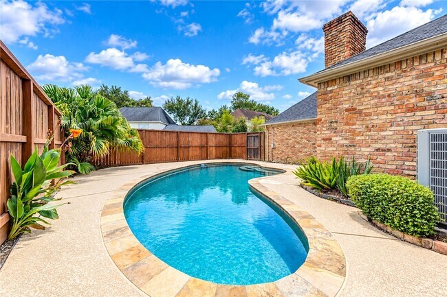 Building Photo - 15739 Fleetwood Oaks Dr
