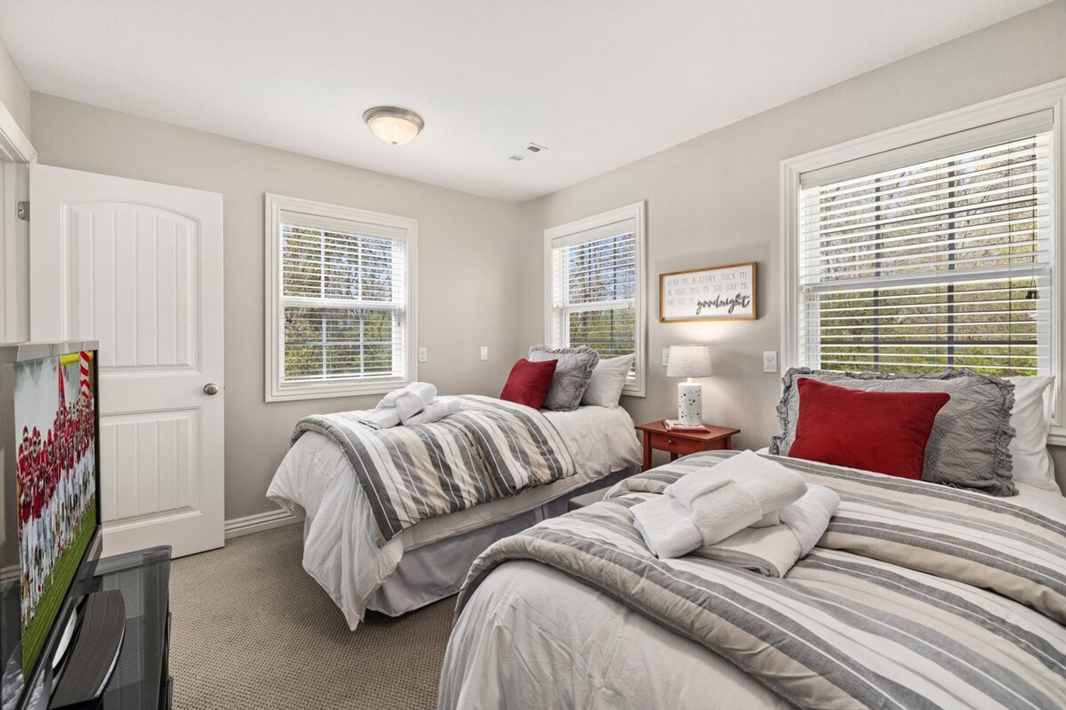 Building Photo - 473 N Oliver Ave