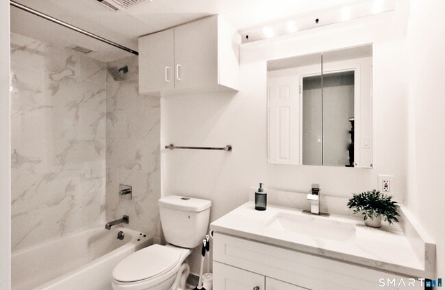 Building Photo - 127 Greyrock Pl