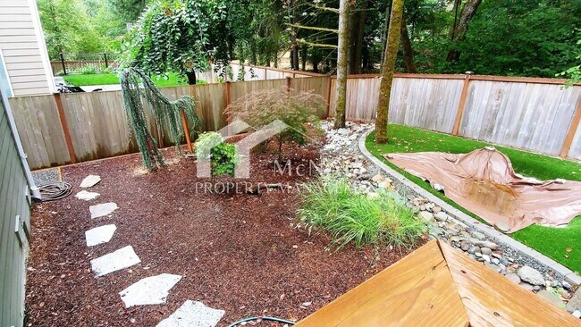 Building Photo - Beautiful Furnished Home in University Place