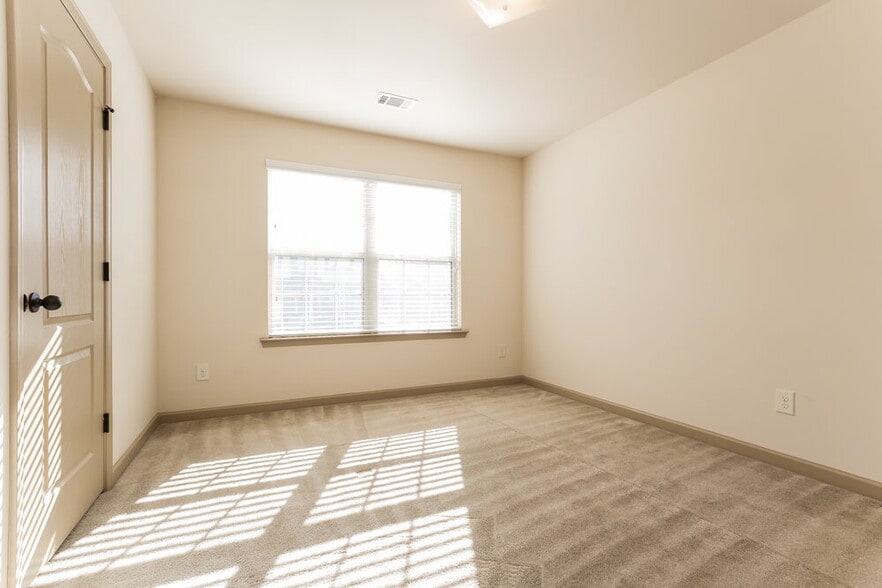 Building Photo - 500 Ballyshannon Dr