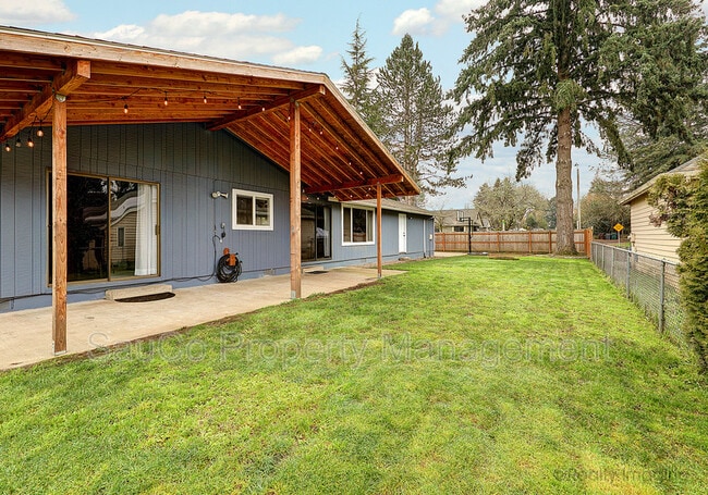 Building Photo - 823 NW 7th Ave