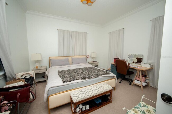 Building Photo - 719 Eastlawn Dr