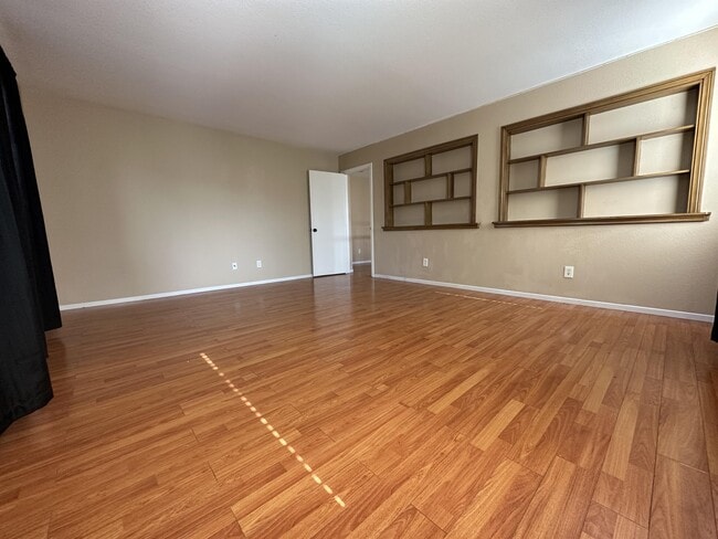 Building Photo - 5537 Spruce Hill Ct