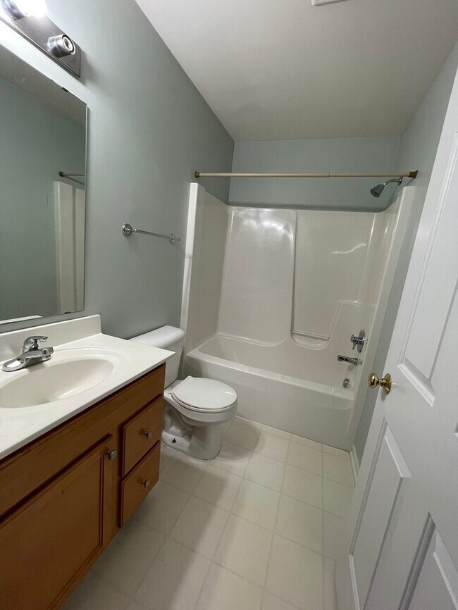 Building Photo - Forest Hills Condo 2 Bedroom  Clements Mill
