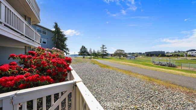 Building Photo - 2 Bed 2 Bath - Windjammer Park - Dog per Approval - NAS Whidbey