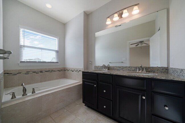 Building Photo - Luxury 3 Bedroom 4 Bath Townhome in Atwater Community