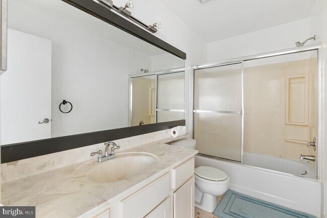 Building Photo - 5033 Beech Ct