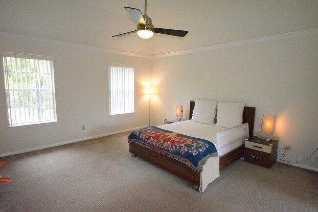 Building Photo - 2114 Avenida La Quinta St