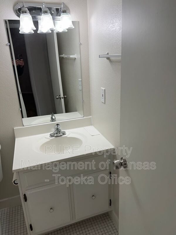 Building Photo - 3032 SW Lydia Ave