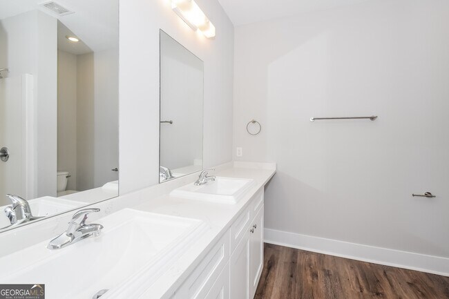 Building Photo - 1053 Wood Crest Cir