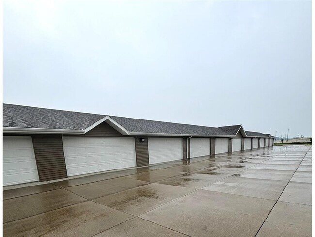 Building Photo - 1901 Pirate Dr