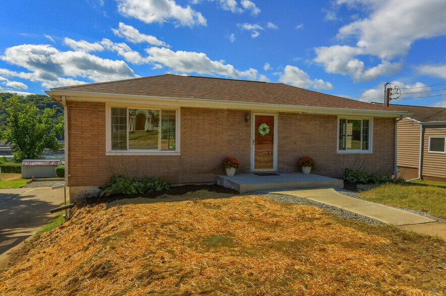 Primary Photo - 1311 Midland Beaver Rd