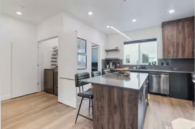 Building Photo - 772 W 300 N