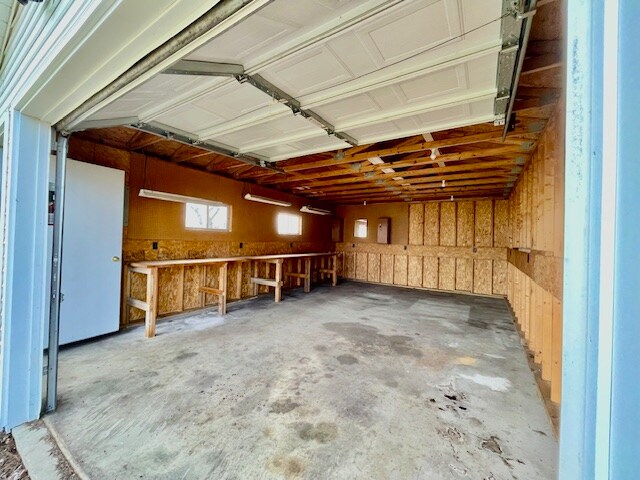 Building Photo - 13905 15 Mile Rd