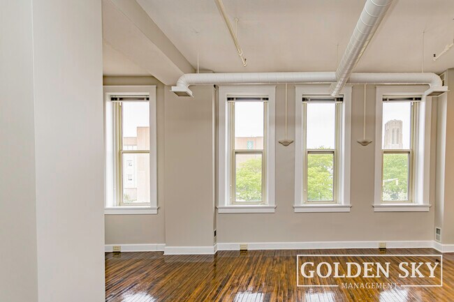Building Photo - 301 S Walnut St