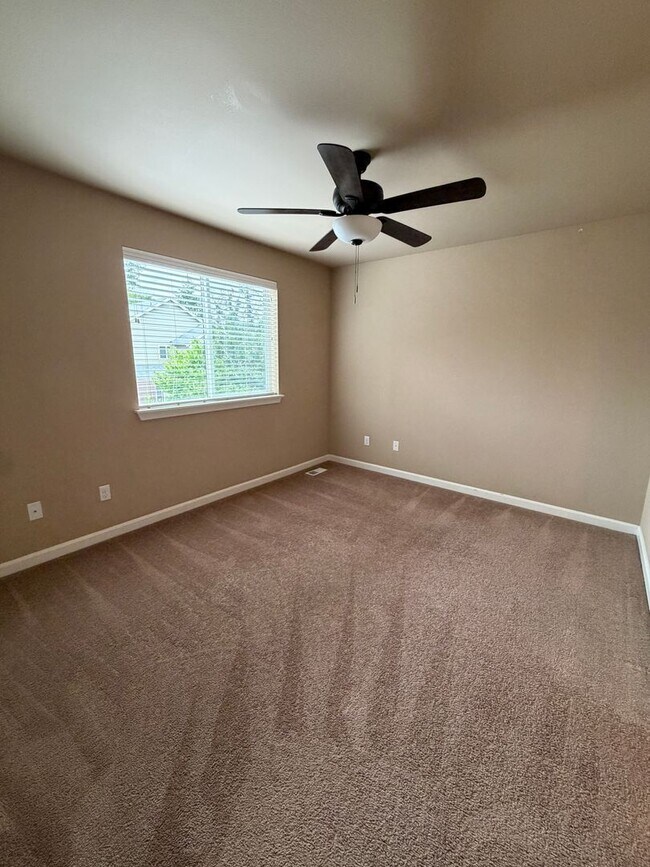 Building Photo - 1415 Grindstone Dr SE