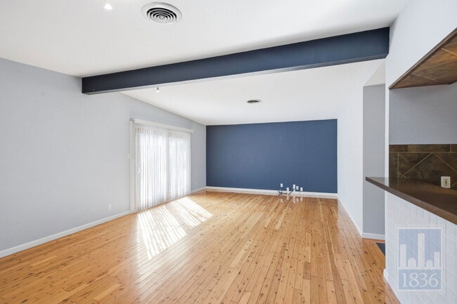 Building Photo - 2416 S 5th St