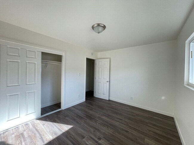 Building Photo - G43100E - Placement Only