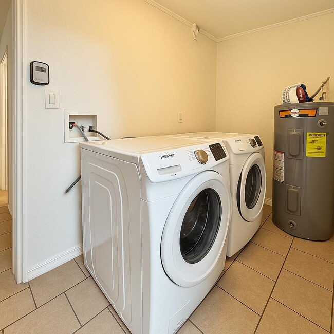 Building Photo - 3205 E Frierson Ave