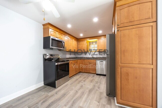 Building Photo - 307 W Main St