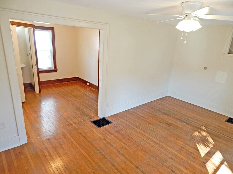 Building Photo - 235 E Elm St