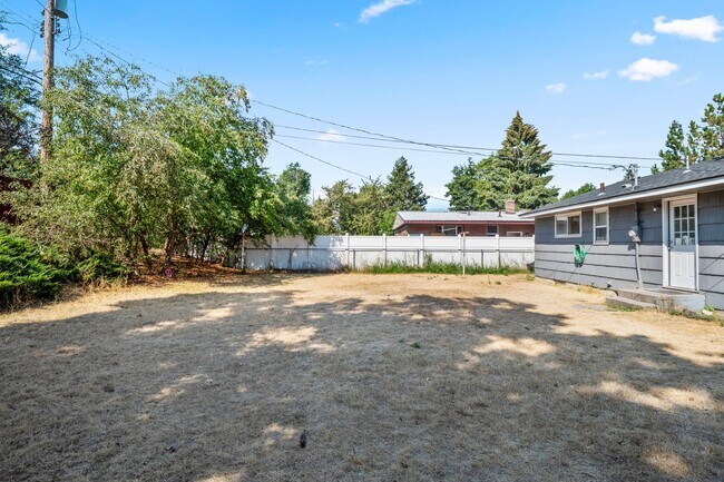 Building Photo - Amazing Northwest Rancher