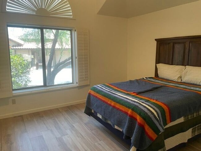 Building Photo - Beautiful home in gated community