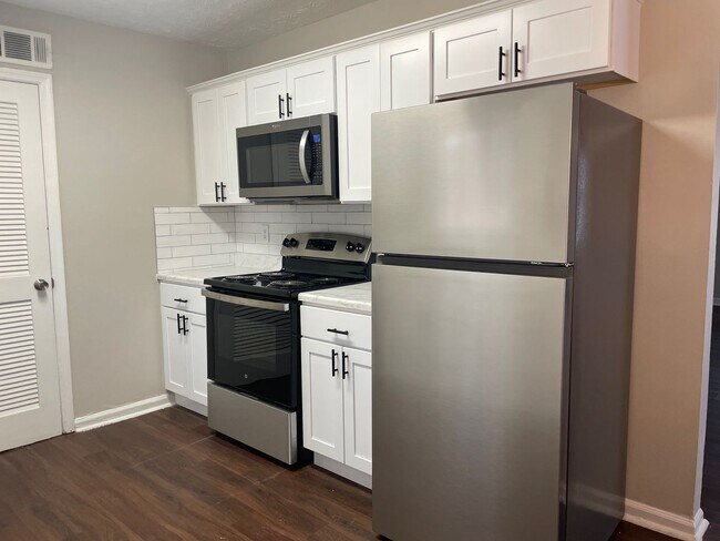 Building Photo - $500 OFF RENT! BEAUTIFUL CHARMING 2 BED/2Bath Available!! Apply Now!