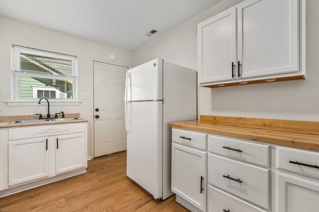 Building Photo - 1017 Onslow St