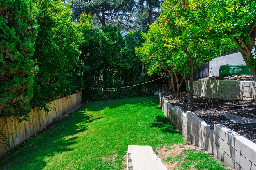 Shared Back Yard - 1722 Rotary Dr