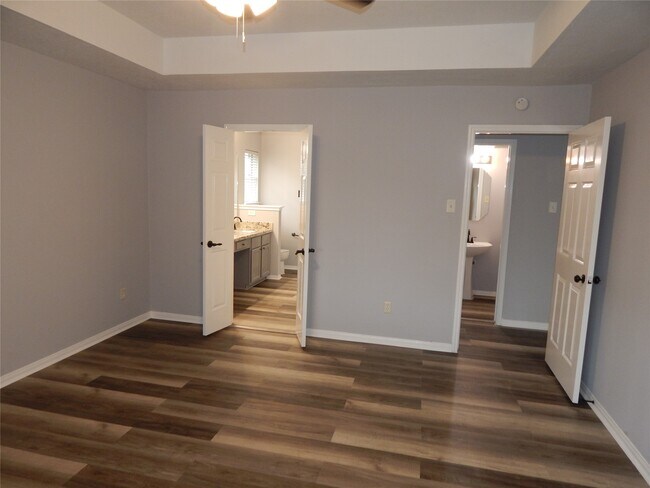 Building Photo - 3030 Rainmont Ln