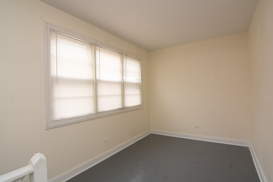 Building Photo - 2814 N Maplewood Ave