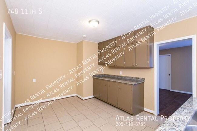 Building Photo - 748 11th St