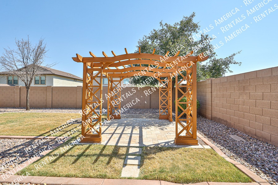 Building Photo - 15573 W Laurel Ln