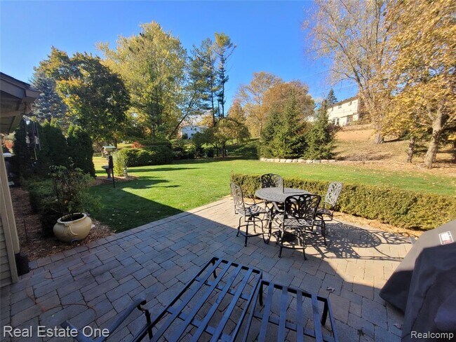 Building Photo - 732 Rutgers Rd