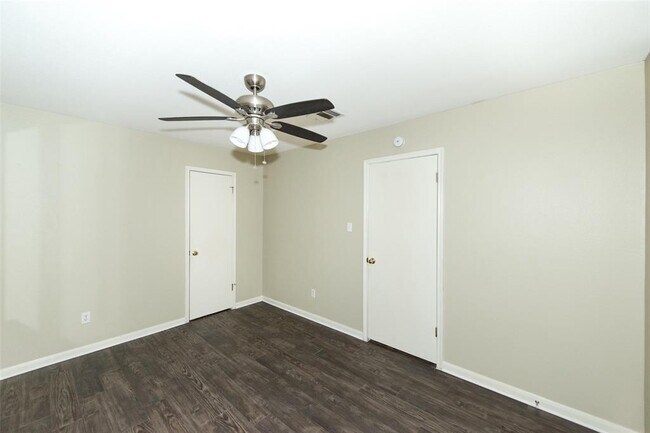 Building Photo - 9710 Sugar Hill Dr