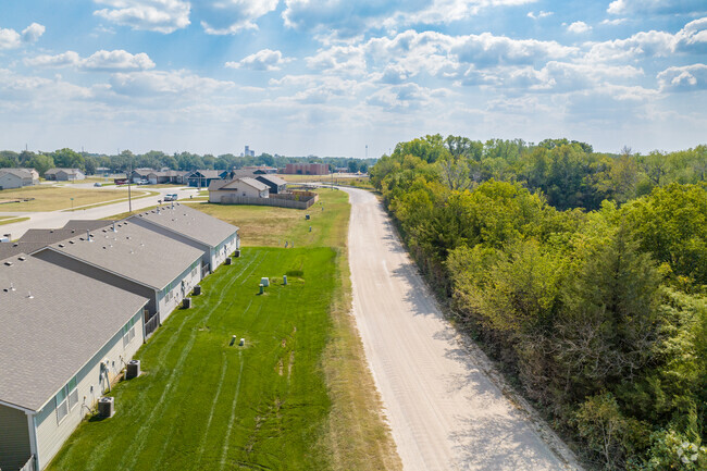 Building Photo - Redbud Twin Homes