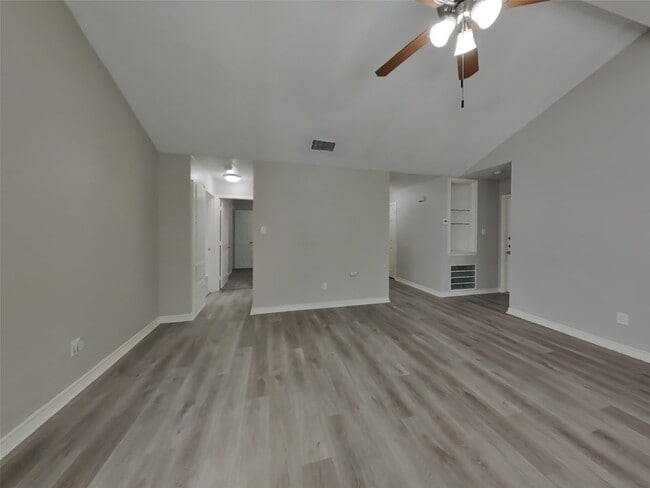 Building Photo - 2214 Townhall Ln