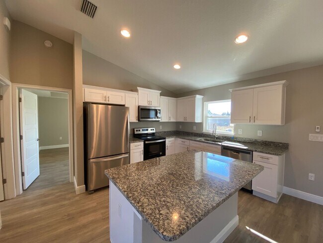 Building Photo - *** COMING SOON NOT AVAILABLE FOR SHOW UNIT MID APRIL....3/2/2 Silver Spring Shores **Won't Last***