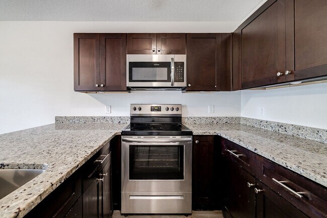 Building Photo - 3 Bed 2.5 Bath - Spacious Townhome Centrally Located in Rincon