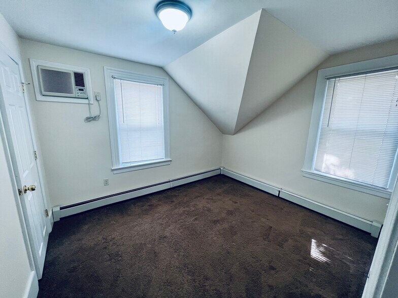 Building Photo - 71 Pembroke Ave