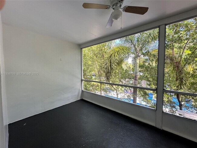 Building Photo - 110 NE 19th Ave