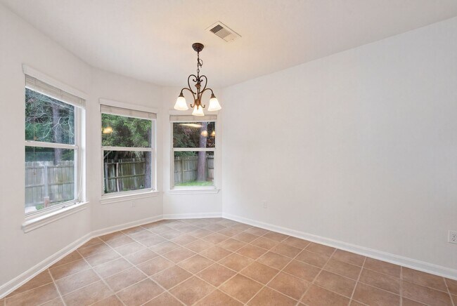Building Photo - 1004 Oak Glen Dr