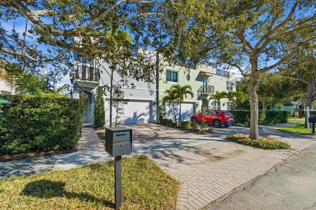 Building Photo - 2515 NE 18th St