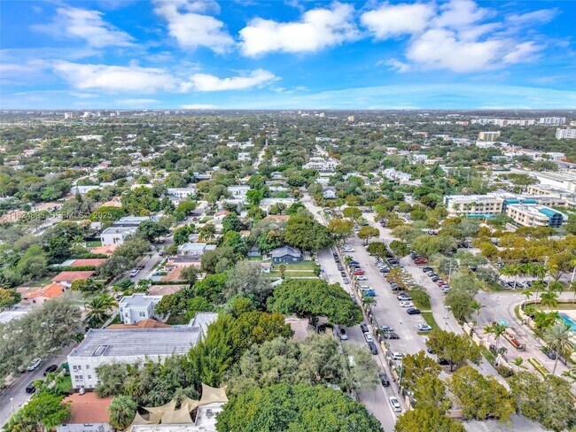 Building Photo - 150 NE 50th St