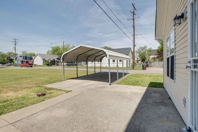 Building Photo - Beautiful Two Story Home in Old Hickory